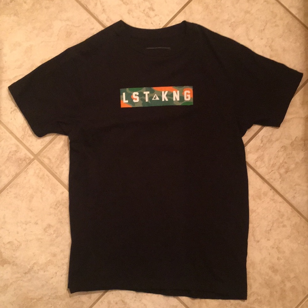 NWOT Last Kings Men’s Black Short Sleeve Shirt- Green & Orange Camo Print Logo